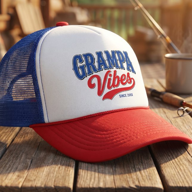 Boné Design de texto retrô vermelho azul Grampa Vibes (Criador carregado)
