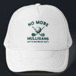 Boné Despedida de Solteiro de Golfe "Sem Mais Mulligans<br><div class="desc">Termine o visual de golf do solteirão com este boné branco clássico com o design “No More Mulligans” com uma bola de golfe, tacos cruzados e uma linha personalizada para a despedida de solteiro. O estilo estruturado e limpo funciona dentro e fora do campo, desde os horários de saída e...</div>