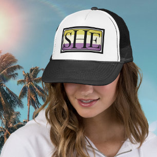 Boné Ela pronuncia "Trucker Hat" feminino não binário