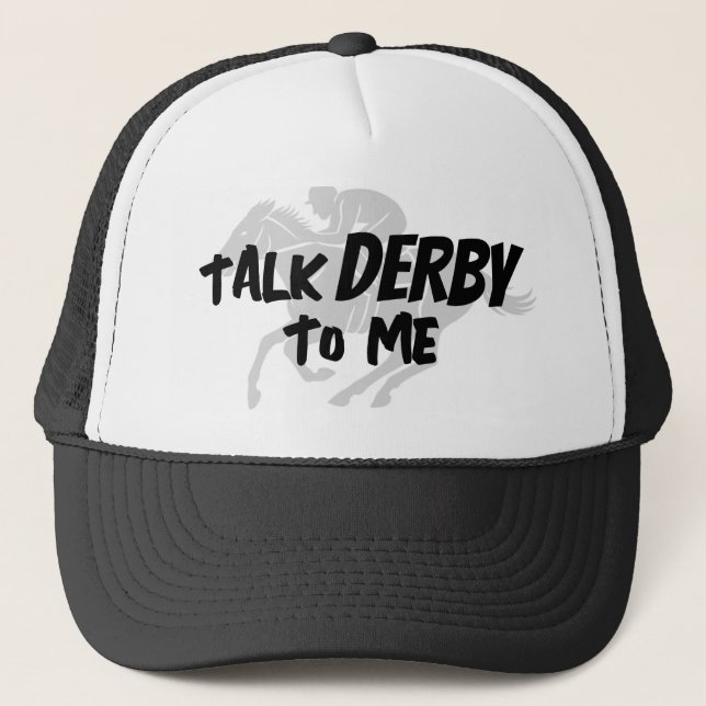 Boné Engraçado Conversar Derby para Mim Trucker Hat (Frente)