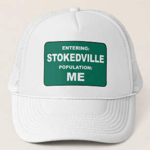 Boné Entrando na População de Stokedville Me