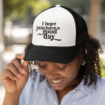 Boné Espero que tenhas um dia bom, tipo negro<br><div class="desc">Este "Espero que tenhas um bom dia" Black Type Trucker Hat transmite uma mensagem positiva. Quer você esteja batendo na praia ou fazendo coisas,  este chapéu é uma na moda para iluminar seu dia e aqueles ao seu redor.</div>