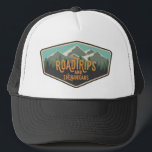 Boné Estradas e Shenanigans<br><div class="desc">Se você ama viagens de estrada para os Parques Nacionais, este chapéu é para você! Esta design de diversão apresenta um trecho inspirado nos Parques Nacionais com uma fila de montanhas e árvores. O texto deste chapéu diz "RoadTrips and Shenanigans" em laranja. (O design tem um aspecto ligeiramente angustiado.)</div>