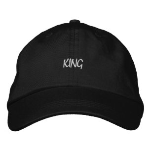 Boné Exibindo a palavra King finamente na parte frontal