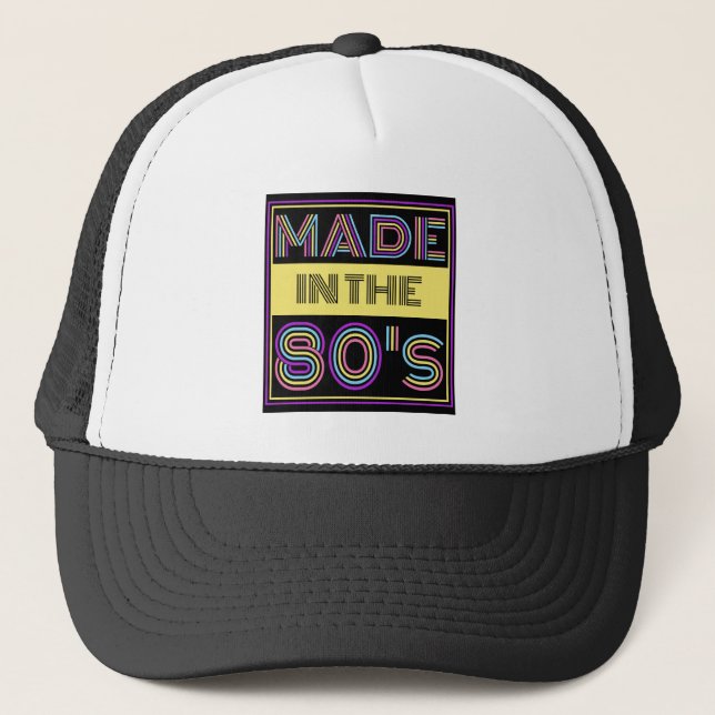BONÉ FEITO NA MODA TIPOGRÁFICA DOS ANOS 80 (Frente)