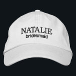 Boné Festa de solteira de presentes da Bridesmaid Perso<br><div class="desc">Faça uma declaração na sua festa de solteira com nosso Boné de beisebol bordado pela Festa de solteira de presentes da Bridesmaid Personalizada. Estes bonés personalizados bordados de beisebol são o acessório perfeito para adicionar um toque de talento personalizado à sua celebração. Os bonés contêm bordados personalizados, permitindo que você...</div>