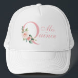 Boné Floral Rosa Esbranquiçado Mis Quince Quinceanera<br><div class="desc">Uma design feminina fofa para comemorar sua Quinceanera,  este design apresenta um texto cor-de-rosa pastel que solta "Mis Quince" e embelezado com um buquê floral cor-de-rosa pincelado com verde à direita. Faz um maravilhoso acessório para o seu partido e um tesouro para os próximos anos.</div>