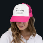 Boné Forever Starts Here | Bride & Bridesmaid Party<br><div class="desc">Mark the beginning of forever with this elegant “Forever Starts Here” hat - a heartfelt keepsake for the bride and her closest friends. With modern black lettering on a clean white front and a vibrant pink brim, it’s perfect for capturing the excitement of your next chapter together. Personalize it with...</div>