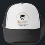 Boné Formação de Dentista Personalizada na Escola Denta<br><div class="desc">Este chic personagem de formatura de escola dentária que mantém um dente vestindo um boné de formatura para uma classe de formando dentário de 2024. Personalize com seu ano de graduação um excelente personalizado higienista dentário,  ortodontista ou presente de formatura dentária.</div>