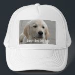 Boné Foto personalizada e nome do cão do golden<br><div class="desc">Personalize esta lembrança do cão do golden retriever com sua foto do cão ou do filhote de cachorro e nome (ou a outra foto do animal de estimação ou da pessoa/nome). O texto lê o "melhor cão nunca" ou adiciona seu próprio texto - nós amamos a margarida (o nome do...</div>