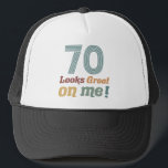 Boné Funny Vintage 70 Birthday<br><div class="desc">Uma ideia de presente de excelente aniversário para homens e mulheres que sabem que parecem excelentes à medida que envelhecem! Um presente de gag de aniversário engraçado para sua mãe,  pai,  vovó,  avô,  irmão ou amigo.</div>