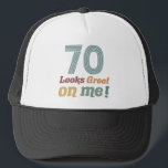 Boné Funny Vintage 70 Birthday<br><div class="desc">Uma ideia de presente de excelente aniversário para homens e mulheres que sabem que parecem excelentes à medida que envelhecem! Um presente de gag de aniversário engraçado para sua mãe,  pai,  vovó,  avô,  irmão ou amigo.</div>