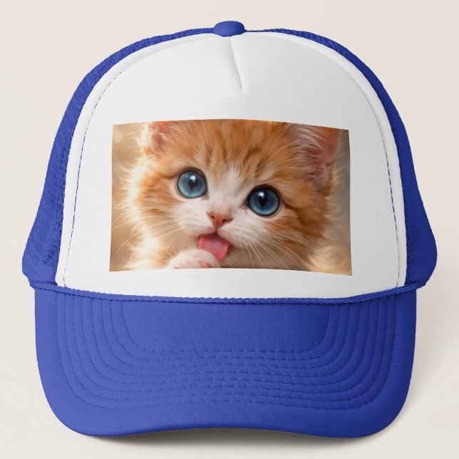 Boné Gatinho de Olhos Azuis Lambendo a Pata (Frente)