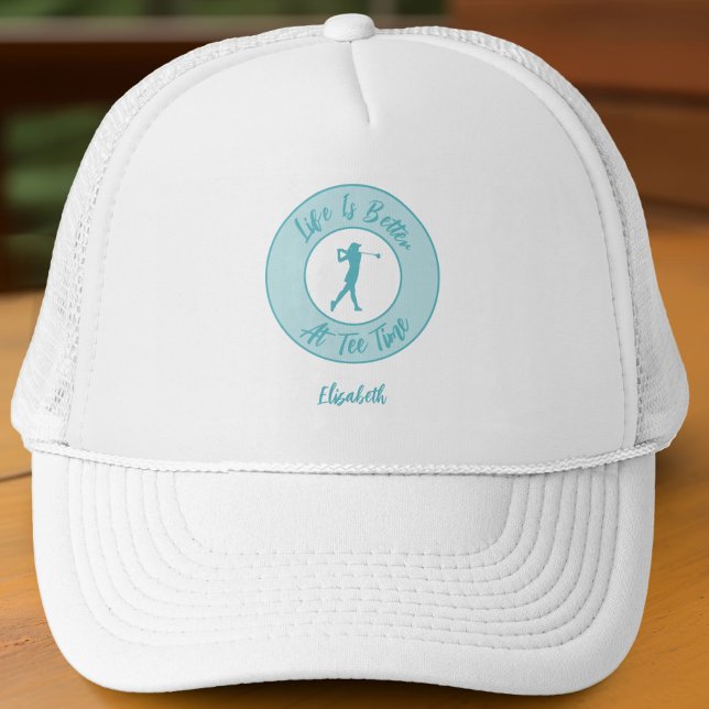 Boné Golfe Senhoras Divertidas Golfe Hora da Tee Verde  (Funny teal trucker hat with name—because tee time deserves a stylish shade.)