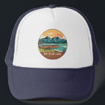 Boné Grande Urso Lago California Barco Emblema de Pesca<br><div class="desc">A ilustração desenhada pelo Big Bear Lake com canoa,  tendas e montanhas ao fundo. Perfeito para quem ama visitar o Lago Urso Grande.</div>