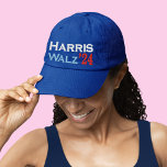 Boné Harris Walz Vote Blue 2024 Royal<br><div class="desc">Harris Walz Vote Blue 2024 Royal Blue Embroidered Baseball Boné apresenta texto vermelho,  branco e azul claro simples na frente e atrás do chapéu.</div>