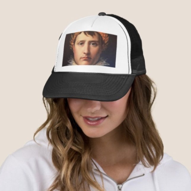 Boné Herói Coroado com Coroa de Louros de Napoleão (Napoleon’s Trucker Hat   Adjust from 17" to 24" 100% polyester foam front 100% nylon mesh   back. 
)