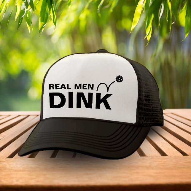 Boné Homens Reais Engraçados Brancos e Pretos (Funny Real Men Dink White & Black Pickleball Trucker Hat)
