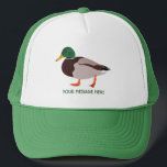 Boné Ilustração Realista de Pato Mallard Personalizada<br><div class="desc">Crie um presente personalizado perfeito para amantes de pássaros quando você adicionar seu nome ou sua própria mensagem personalizada a esse chapéu de caminhoneiros. Apresenta uma ilustração realista de um pato-real macho-real,  em verde e marrom,  com um nome ou outro texto para coordenar a inscrição verde.</div>