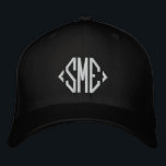Boné Iniciais Monogramas personalizados personalizados<br><div class="desc">Iniciais Monogramas Monogramas Boné personalizado bordado com beisebol personalizado apresenta o simples monograma bordado moderno de suas iniciais. Perfeito como presente para a família e amigos no aniversário,  Natal,  Dia de os pais,  Dia de as mães,  casamentos e muito mais. Criado pelo Evco Studio www.zazzle.com/store/evcostudio</div>