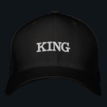 Boné King Fmit Hat<br><div class="desc">Agir como um rei e ser dono do dia. Lembre-se de tratar bem sua Rainha!</div>