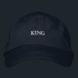 Boné King in greve Custom Elegant Na moda Men algodão<br><div class="desc">Chame a atenção com este boné com "KING" em bordados impressionantes. Feito de algodão mole com uma precinta ajustável,  combina estilo e conforto sem esforço.</div>