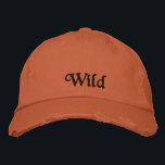 Boné Laranja Vermelho Queimado Laranja Escuro Cachado C<br><div class="desc">Um Boné de beisebol personalizado Chino Twill,  uma citação selvagem,  queimada de laranja e bordada em preto. Um presente de aniversário inspirador.</div>