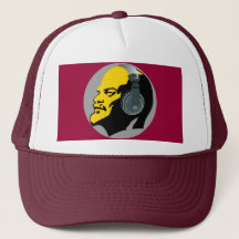 LENINA COM OUTROS DE MÚSICA NO FUNDO VERMELHO