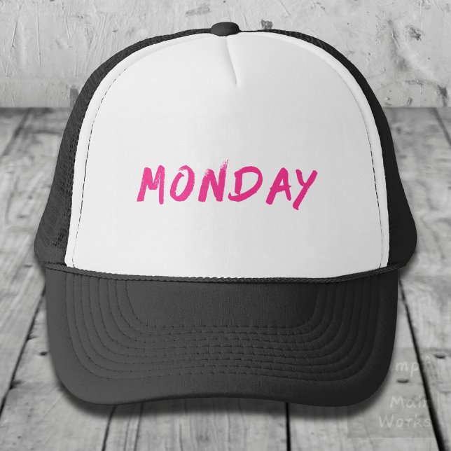 Boné Lettering Design ‘Monday’ in Pink (Criador carregado)