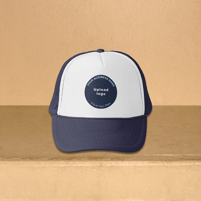 Boné Marca empresarial redonda no Marinho e no carrinho (Round business brand on navy and white trucker hat)