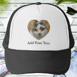 Boné Modelo Personalizado de Coração de Texto Fotográfi<br><div class="desc">Carregue uma foto, adicione texto e crie facilmente seu chapéu personalizado de fotos. Clique em PERSONALIZAR AINDA para alterar a cor do texto. Você pode TRANSFERIR este DESIGN em outros produtos do Zazzle e ajustá-lo ao ajustado da maioria dos itens do Zazzle. Os designs Standard Studio são feitos em gráficos...</div>