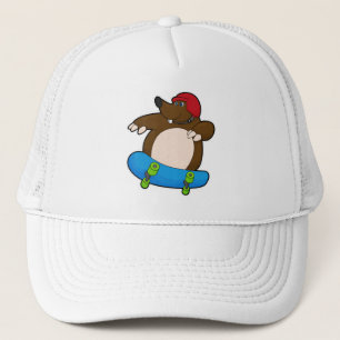 Boné Mole como skater com skate e capacete