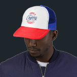 Boné Não há choro na tipografia retrô do beisebol<br><div class="desc">Projetado para um amante de beisebol,  um design baseado em tipografia. Não há choro no beisebol — tipografia vermelha e azul — presente perfeito para meninos ou meninas que estão jogando beisebol ou adoram.</div>