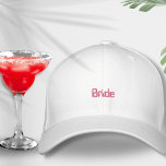 Boné Noiva Bachelorette Honeymoon retrô trendê vermelha<br><div class="desc">Elevem seu estilo nobre com nosso boné bordado de "noiva"! Este acessório de na moda é a maneira perfeita de anunciar seu status de noiva durante todas as suas festividades pré-casamento e lua de mel. Com a palavra "Noiva" elegantemente bordada na frente, este boné é um chic e eterno extra...</div>