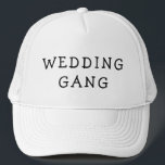 BONÉ NOIVA GANG NOIVO TUCKER CHAPÉU<br><div class="desc">Celebre as festividades pré-casamento com estilo com o nosso Chapéu Wedding Gang Bachelor Tucker. Este chapéu é o acessório perfeito para os padrinhos,  amigos ou qualquer pessoa no grupo do casamento que procure adicionar um toque de diversão à despedida de solteiro.</div>