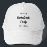 Boné Nome da Equipe da Noiva no Chá de Noiva da Festa d<br><div class="desc">Um design preto e branco minimalista simples para uma festa de despedida de solteira ou chá de noiva. O texto em caligrafia é personalizável e pode ser alterado para a sua própria frase. Você pode alterar a fonte, cor da fonte, tamanho da fonte, espaçamento entre letras, cor do fundo e...</div>