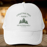 Boné Nome da Família Personalizada Retrô de Fazenda da<br><div class="desc">Festivo com nosso chapéu de caminhoneiro de nome familiar! Apresentando uma design de fazenda de árvore de Natal retrógrada em verde de sábio,  é perfeito para as férias e acrescentando um toque pessoal e divertido à sua aparência.</div>