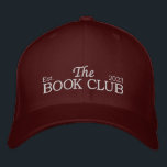 Boné O clube do livro Hat<br><div class="desc">Preencha seu olhar de livraria com o Chapéu do Clube do Livro! Este na moda e versátil chapéu é o acessório perfeito para qualquer amante de livros, adicionando um toque de encanto literário às suas roupas do dia a dia. Projetado com o "Clube do Livro" bordado na frente, nosso chapéu...</div>