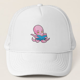 Boné Octopus na leitura de um livro