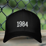 Boné Pai de Ano de Nascimento Bordado Hat, Flexfit Blac<br><div class="desc">Este Simples Pai de Nascimento de 1984, Hat Minimalista, Boné Flexfit Black Wool é perfeito para pais de tendências e esportistas. 🦋 AVISO: o texto no verso. 🦋 Você pode personalizar facilmente o produto adicionando seu próprio ano e texto ("pai", "pai"... ) para torná-lo completamente exclusivo. Você também pode alterar...</div>