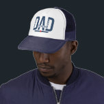 Boné PAI O Homem O Mito A Lenda<br><div class="desc">PAI o mito da legenda tipografia azul com sotaque vermelho.</div>