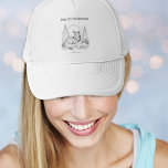 Boné Paisagem da Vida Selvagem da Fox Line de Natal<br><div class="desc">Aproveite o estilo de inverno com este chapéu de caminhoneiro para as férias, apresentando uma ilustração de arte de linha de uma raposa em uma paisagem de inverno de neve. A raposa é fotografada em frente a cada árvore verde e a um céu noturno estrelado. Com saudar o 'Feliz Natal'...</div>