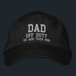 Boné Personalização da Tipografia Moderna Simples de pa<br><div class="desc">O Boné Pai Off Duty Simple Modern Typografia Personalizada Bordered Baseball apresenta o simples texto bordado moderno "Pai,  de serviço,  Pergunte à sua mãe". Perfeito como presente para Pai para Dia de os pais,  Natal,  aniversário e muito mais. Criado pelo Evco Studio www.zazzle.com/store/evcostudio</div>
