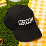 Boné Personalização do Casamento da Tipografia Moderna<br><div class="desc">O Boné personalizado de beisebol para casamento da Tipografia Moderna Simples Groom apresenta o texto simples e bordado "Groom". Perfeito como presente para o noivo para sua lua de mel ou despedida de solteiro. Criado pelo Evco Studio www.zazzle.com/store/evcostudio</div>