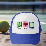 Boné Pickleball de Paz e Amor<br><div class="desc">Chapéu Pickleball de Paz para um jogador de piquetes com um sinal de paz bonito,  coração,  e uma bola amarela para o esporte.</div>