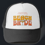 Boné Praias de Groovy Bride da Festa de solteira de pra<br><div class="desc">Faça um salto na sua próxima festa de solteira com esta incrível mercadoria personalizada da festa de solteira de praia. Quer estejas a celebrar uma viagem de praia, férias de raparigas, ou feriado de melhores amigos, esta mercadoria de festa de solteira de praia é a adição perfeita à tua fuga...</div>