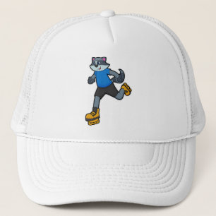 Boné Racoon como skater com skates em linha