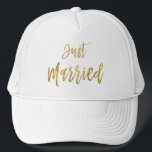 Boné Recem casados de folha de ouro e chapéu branco de<br><div class="desc">Recem casados Gold Foil e White Trucker Hat para Ela.</div>