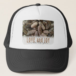 Boné Rustic Holiday Love and Joy Pine Cone