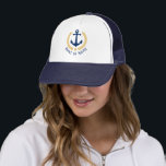Boné Seu nome de boi Ancora Estilo Dourado Laurel Star<br><div class="desc">Um Trucker Hat personalizado com seu nome de barco,  nome de família ou outro texto desejado. Apresentando uma âncora náutica,  folhas de ouro e emblema de estrela,  desenhada por medida. Faz um presente excelente para qualquer ocasião.</div>